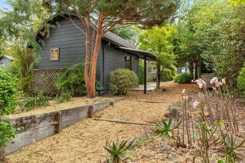 1095 Pine Tree Ln, Sebastopol CA  95472-2681 exterior