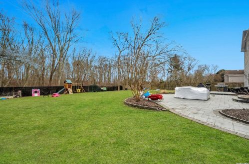 142 Reynolds Rd, West Islip NY  11795-2917 exterior