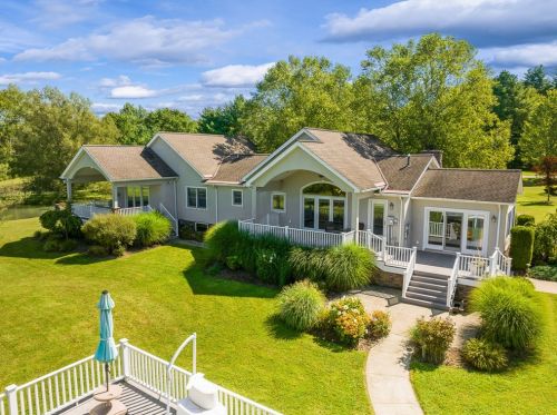 17901 Station Rd, Centerville, PA 16404-6757