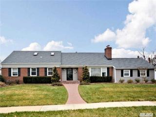2304 Westlake Ct, Rockville Centre, NY 11572-1416