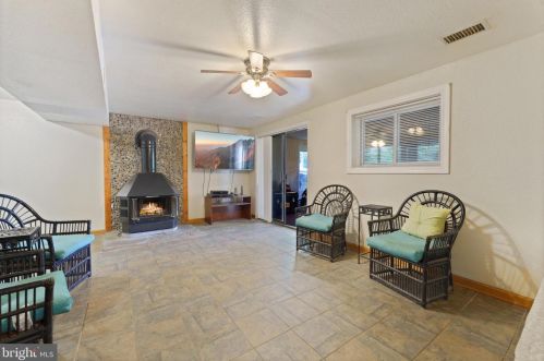 8813 Sylvania St, Lorton VA  22079-1612 exterior