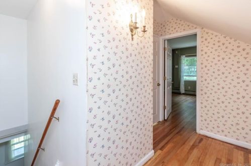 98 Kings Dr, Southport CT  06890-1209 exterior