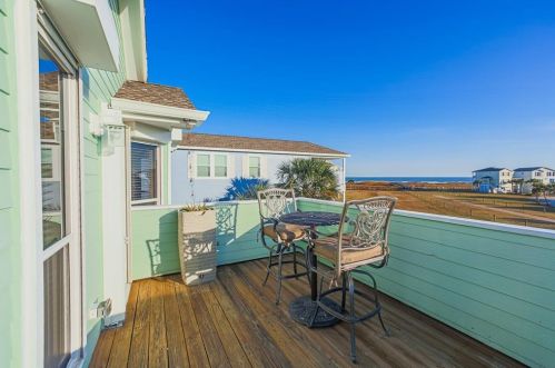 25314 Intrepid Ln, Galveston TX  77554-6612 exterior