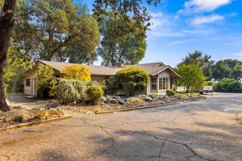 2101 Sierra Pl, Ukiah, CA 95482-3635