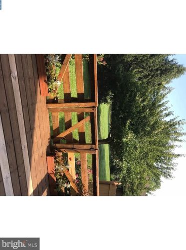 19 Danielle Ct, Trenton NJ  08648-1450 exterior