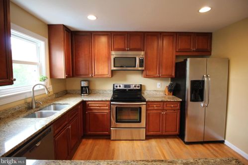 9645 Pierrpont St, Springfield, VA 22015-1862