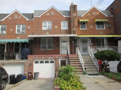 2922 Laconia Ave, Bronx, NY 10469-1419