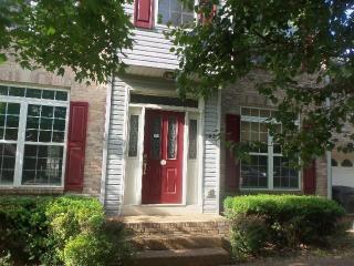 102 Green Tree Ct, Columbia, TN 38401-5295