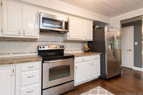 425 Holland Rd, Bridgeport CT  06610-1012 exterior
