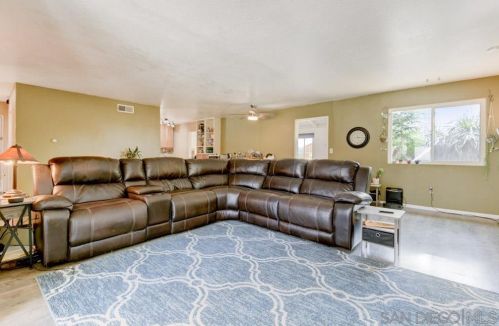 8353 Lake Ashwood Ave, San Diego, CA 92119-3314