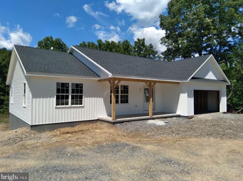 4058 Buckwheat Rd, Eshcol, PA 17062-8727