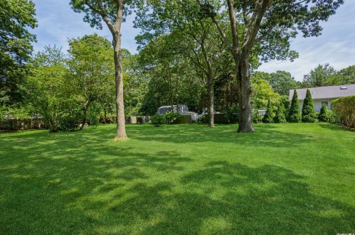 79 Somerset Ave, Manor Park NY  11950-4224 exterior