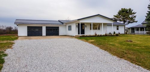 100 West St, Bloomingburg, OH 43106-9002
