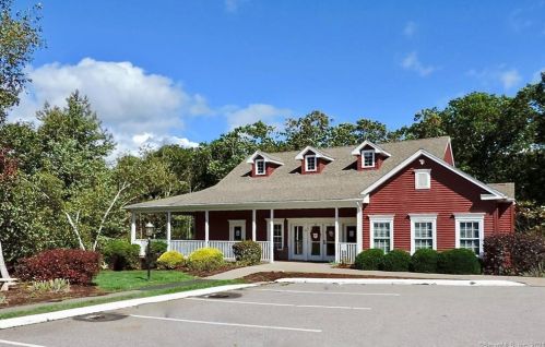 18 Laurel Rdg, East Hampton, CT 06424-1516