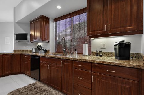 5 Curie Ct, Rancho Mirage CA  92270-2713 exterior