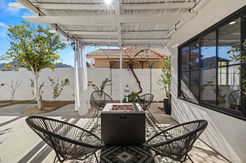52815 Avenida Alvarado, La Quinta CA  92253-3318 exterior