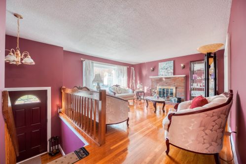 41 Carol Ave, Salem NH  03079-4466 exterior