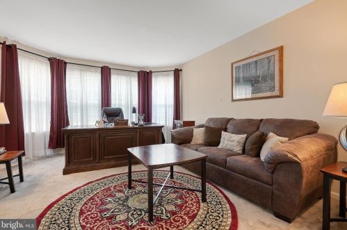 85 Sweet Arrow Lake Rd, Lincoln Colliery, PA 17963-9572