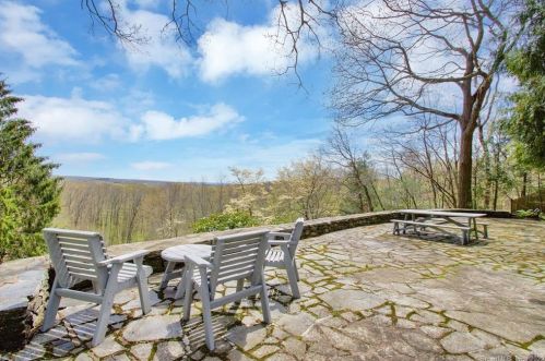 58 Notch Rd, Manchester CT  06043-7422 exterior