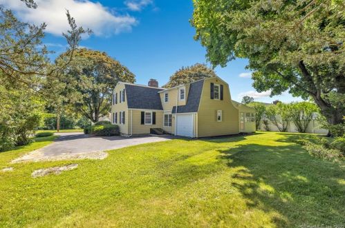 26 Rangely Dr, Bridgeport, CT 06611-2926