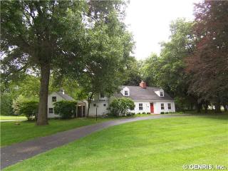35 Green Valley Rd, Pittsford, NY 14534-2410