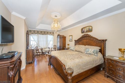 24 Silicon Dr, West Paterson NJ  07424-4225 exterior