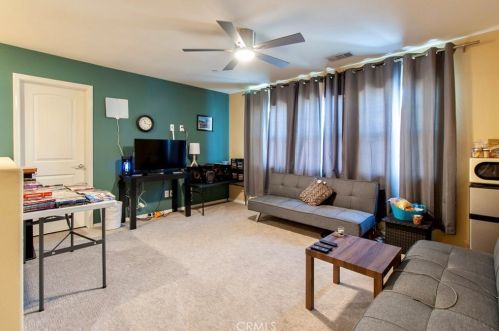 865 Pine Ave, Rialto CA  92376-4552 exterior