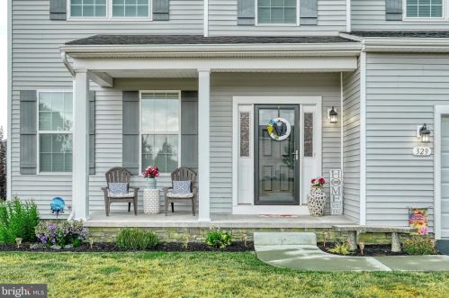 329 Maple Dr, Hanover, PA 17331-9417