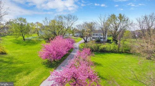 6411 Devonshire Hts Rd, Harrisburg PA 17111-4818 exterior