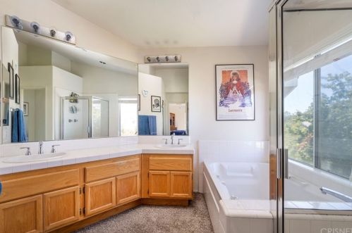 27543 Courtview Dr, Santa Clarita CA  91354-1601 exterior