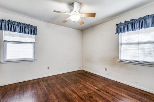 2215 Dennis St, Irving TX 75062-4273 exterior