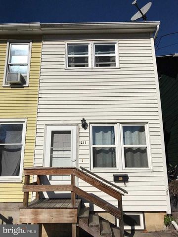 211 Clay Ave, West Enola, PA 17025-3210