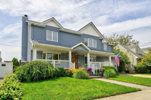 350 Nicholai St, Hicksville, NY 11801-3761
