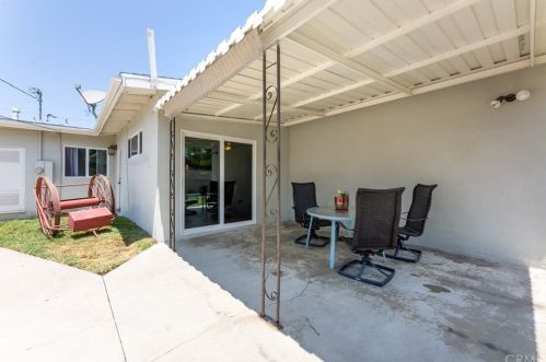 2850 Foreman Ave, Long Beach CA  90815-1112 exterior