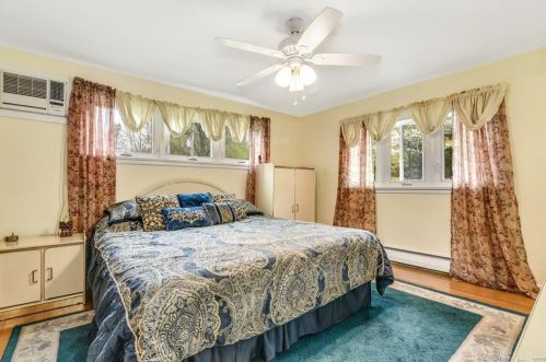 69 Bagburn Rd, Upper Stepney CT 06468-1407 exterior