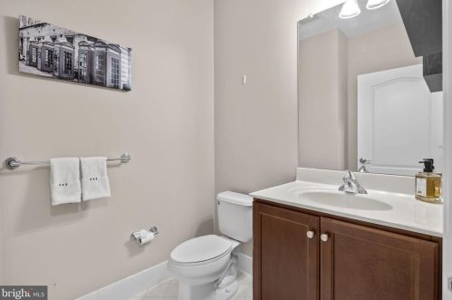 425 Carson Ter, Huntingdon Valley PA  19006-4720 exterior