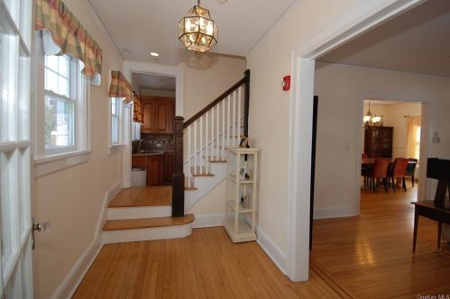 54 Ogden Ave, White Plains, NY 10605-3127