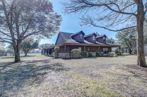13319 Colony Rd, Needville, TX 77461-7508