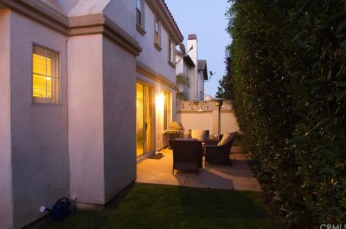 2004 Bataan Rd, Redondo Beach, CA 90278-1306