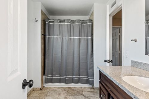 20127 Gunlock Ave, Long Beach CA  90746-2920 exterior