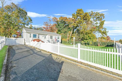 47 Johnson Ave, Hauppauge, NY 11779-5374