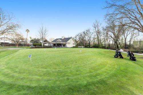 1409 Birdie Dr, Windsor CA  95492-8717 exterior