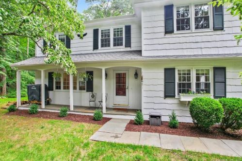 43 Hunting Ridge Rd, Stamford, CT 06903-2323
