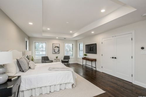 57 Bobwhite Ln, Hicksville NY  11801-4520 exterior