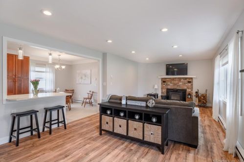2 Jackson Dr, Brookfield Center, CT 06804-1608