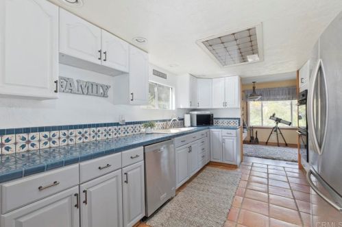 890 Park Pl, El Cajon CA  92021-4300 exterior