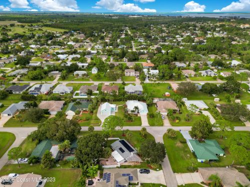 402 Ash St, Sebastian FL  32958-4308 exterior
