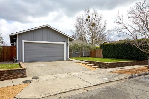 2446 Big Oak Dr, Santa Rosa, CA 95401-5770
