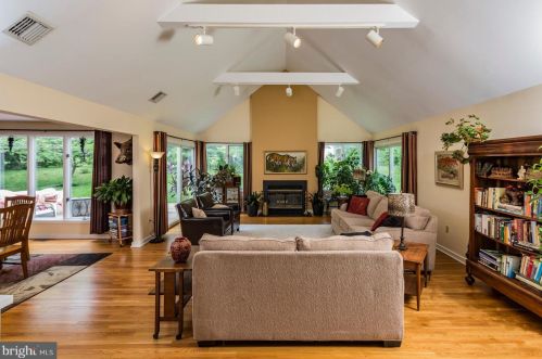 24 Andrews Ln, Princeton NJ  08540-7633 exterior