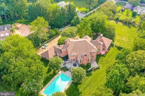 443 Springvale Rd, Great Falls, VA 22066-3425